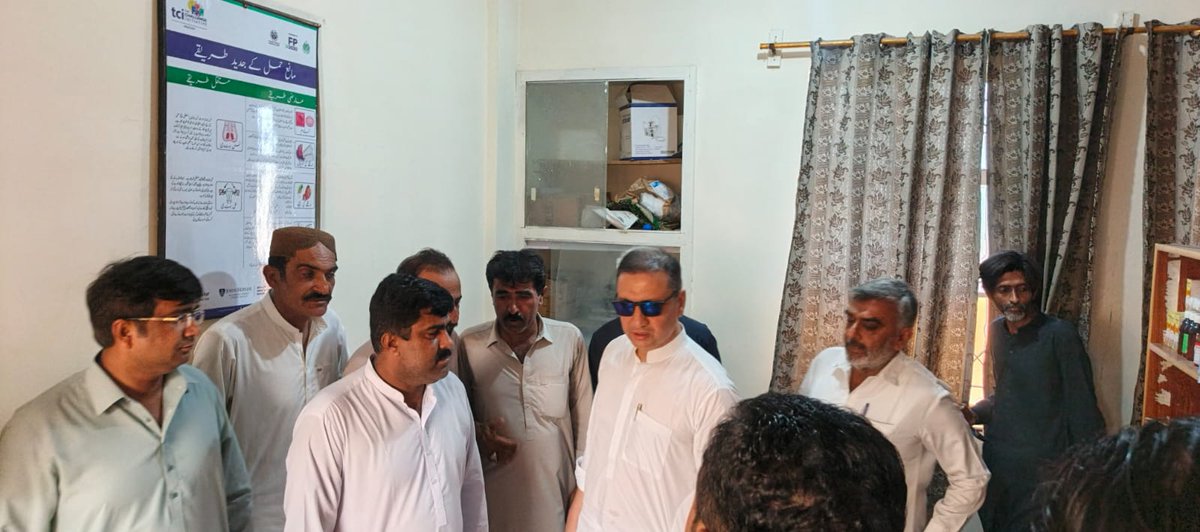 SyedAllahDinoS3's tweet photo. #Hyderabad #NA_218 #HealthProgram
#BHU_Hakeem_Khoso #TandoHyder
#HepatitisAwareness #PPP
صدر @PPP_Org ضلع حیدرآباد و این اے 218 @TariqSJamotPPP صاحب نے آج بیسک ہیلتھ یونٹ حکیم کھوسو، ٹنڈو حیدر حیدرآباد میں ہیپاٹائٹس اسکریننگ اینڈ ٹریٹمنٹ پروگرام کی افتتاحی تقریب میں شرکت کی https://t.co/5ZsdMCjQAH