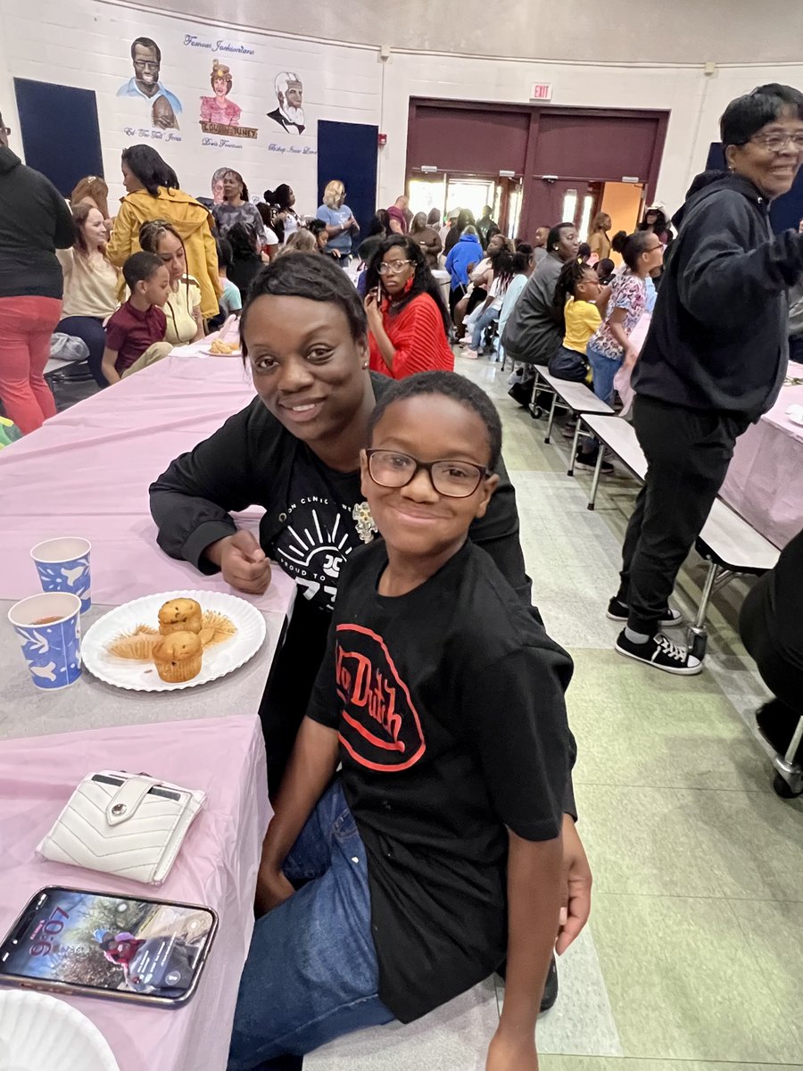 AndrewElem's tweet photo. Muffins with Mom was a great turn out! Thank you all mothers/mother figures that showed up! We hope you enjoyed your special time! Happy Mother’s Day weekend!#TeamAJX🦅 https://t.co/e7nXgElrRl