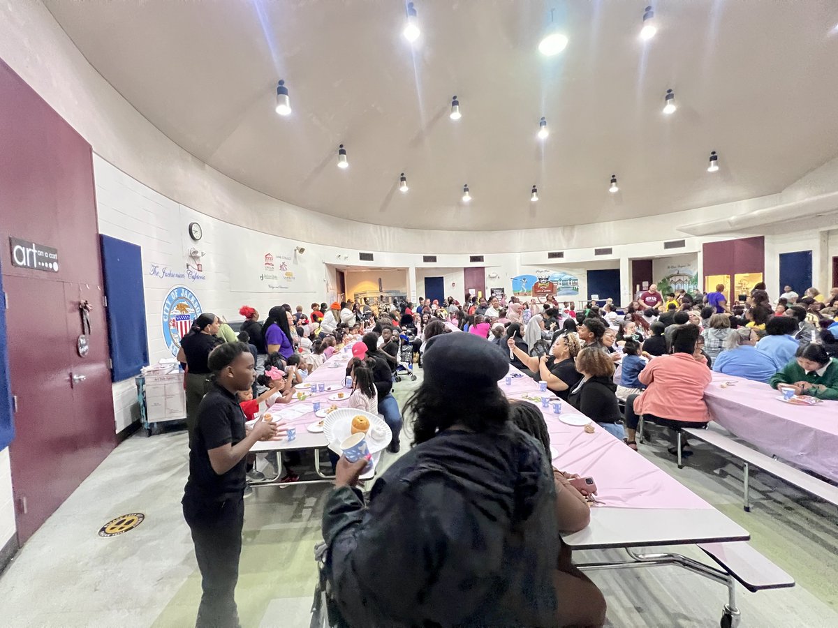 AndrewElem's tweet photo. Muffins with Mom was a great turn out! Thank you all mothers/mother figures that showed up! We hope you enjoyed your special time! Happy Mother’s Day weekend!#TeamAJX🦅 https://t.co/e7nXgElrRl