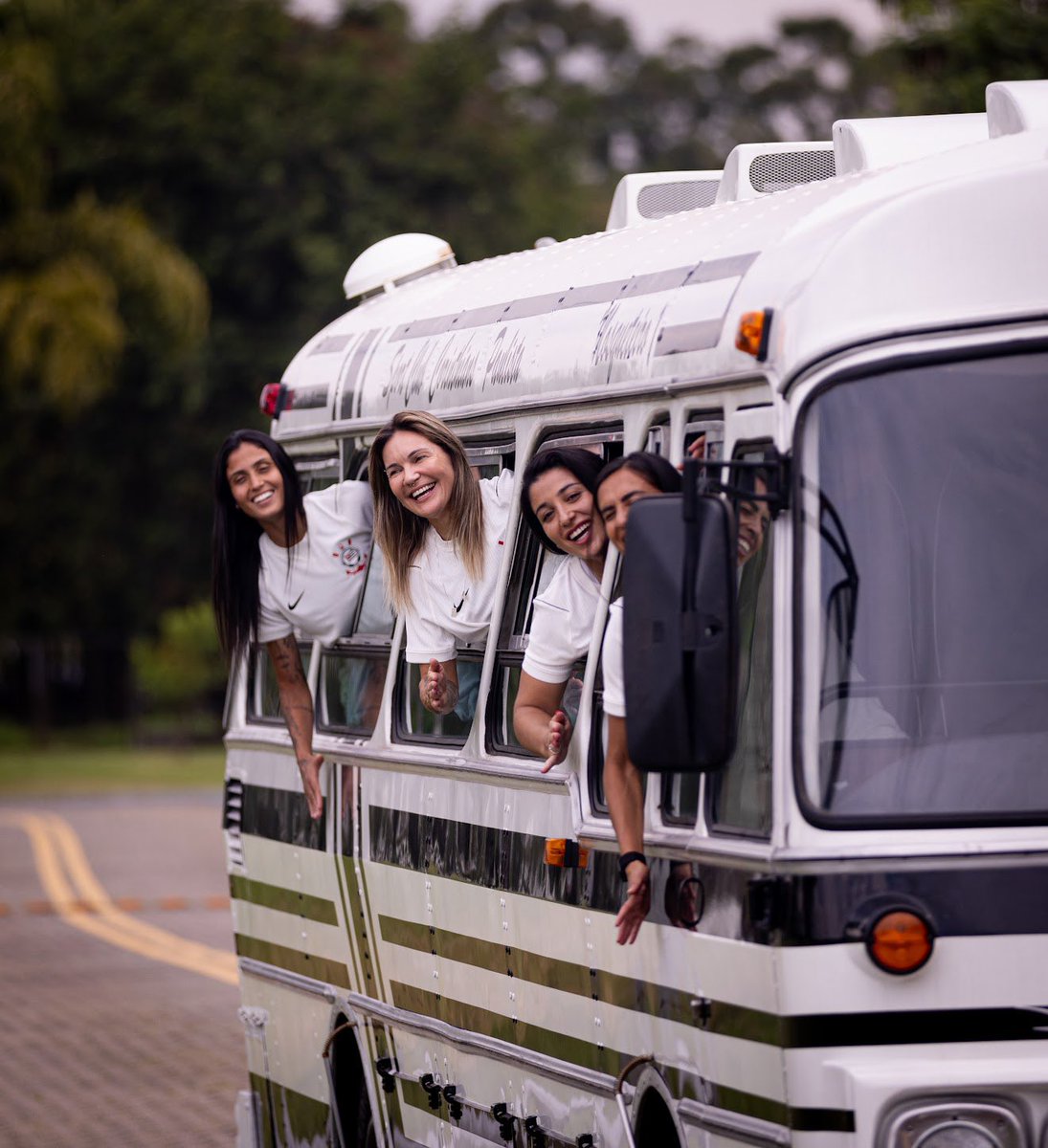 asbrabas's tweet photo. #AsBrabas mais uma vez na história clássica do Corinthians. 🚌 

📸 Rodrigo Coca / Corinthians 

#VaiCorinthians https://t.co/bA3PsxzWUb