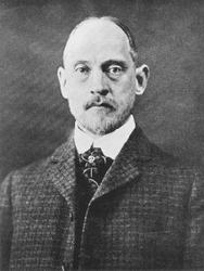 CalBearsHistory's tweet photo. Architect John Galen Howard, the individual most responsible for the look of Cal's campus, was born May 8, 1864. He designed most of the structures built between 1901 &amp; 1930, including the Campanile, Sather Gate, Doe Library, The Greek Theatre and California Memorial Stadium. https://t.co/WQoVlB8l8r