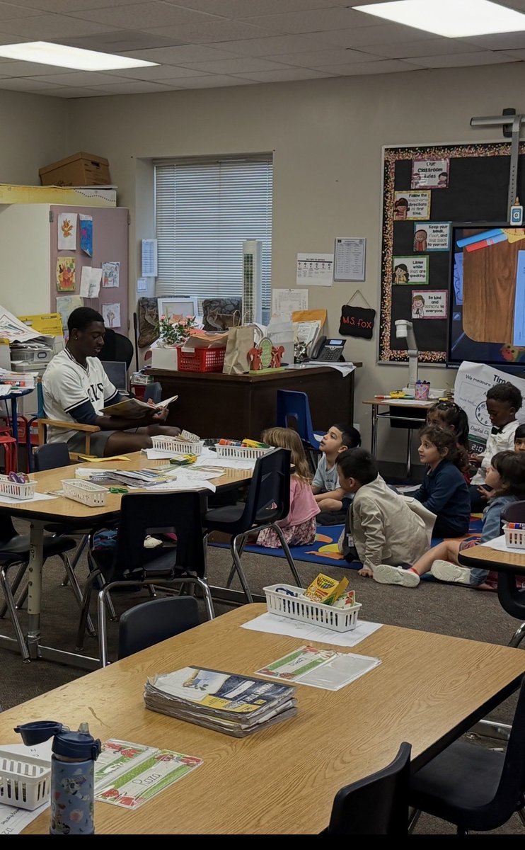 westwolvesball's tweet photo. What a great time being part of @BarbaraBushElem Literacy Day!
Westside Baseball/Softball are honored to read for the children. 
Go Wolves and Go Bobcats!
@WestsideHigh @HISDAthletics @HoustonISD @Westside_SFTBL @coachcedric @coachcjoseph @BoosterWestside https://t.co/P7aARJnB98