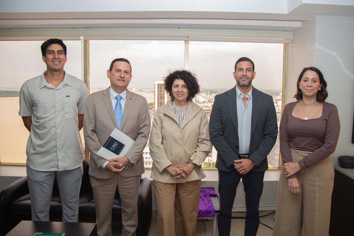 El viceministro Roger Crespo mantuvo una reunión con Víctor Jurado, Director General de la Cámara de Comercio Binacional Ecuatoriano - Italiana <a href="/ecuaitalia/">Cámara Binacional Ecuatoriano Italiana</a> 🇪🇨🇮🇹 y Rossella Difrancesco, Directora de Italian Trade Agency <a href="/ITAtradeagency/">Italian Trade Agency</a>, institución homóloga de <a href="/ProEcuador_/">PRO ECUADOR</a>.