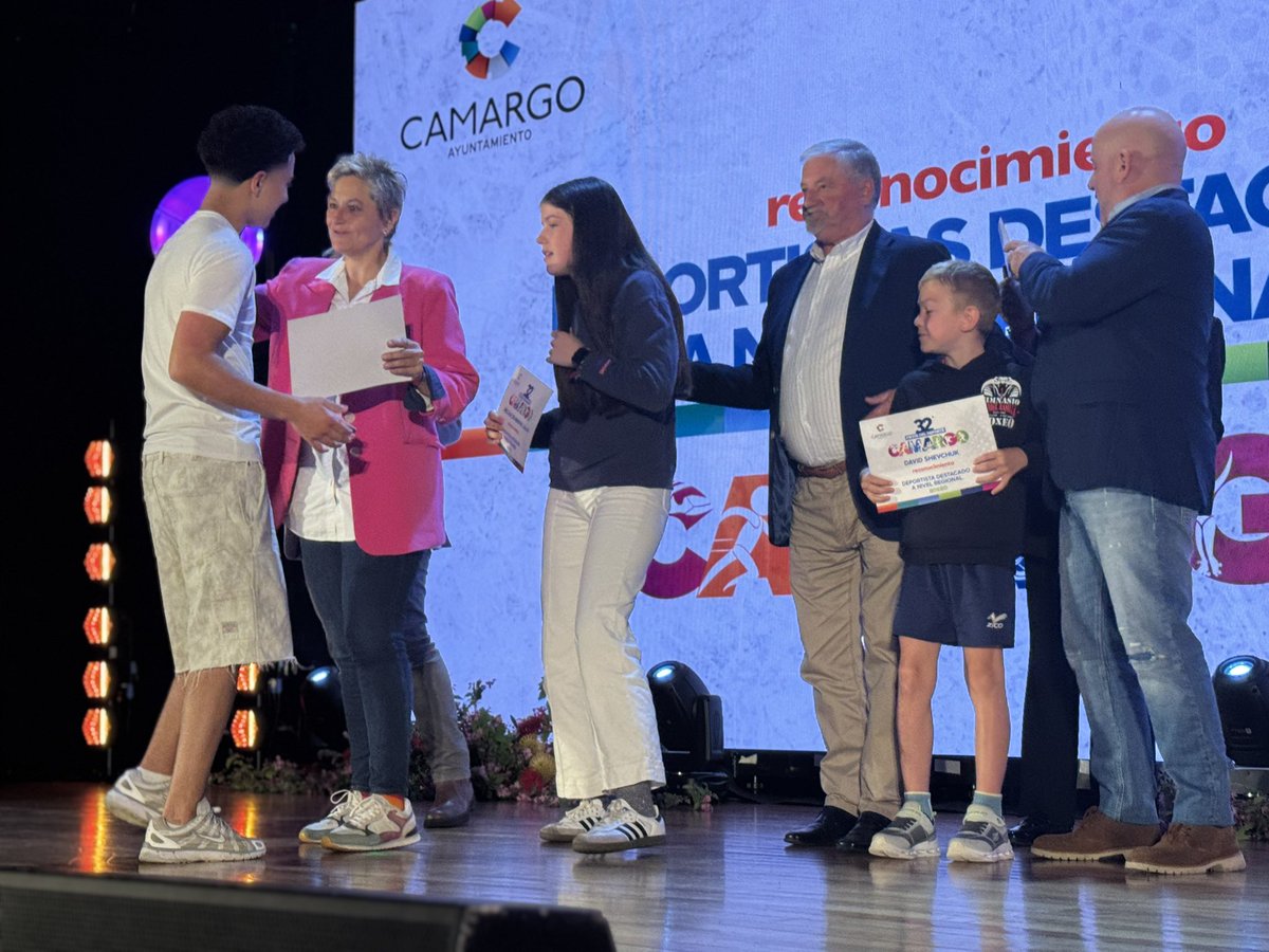 En la 32ª Fiesta del Deporte de Camargo.

Orgullo de nuestros deportistas, clubes y de todas las personas que hacen del deporte una escuela de esfuerzo y superación.

Seguiremos apoyando el deporte base y el talento de nuestro municipio.