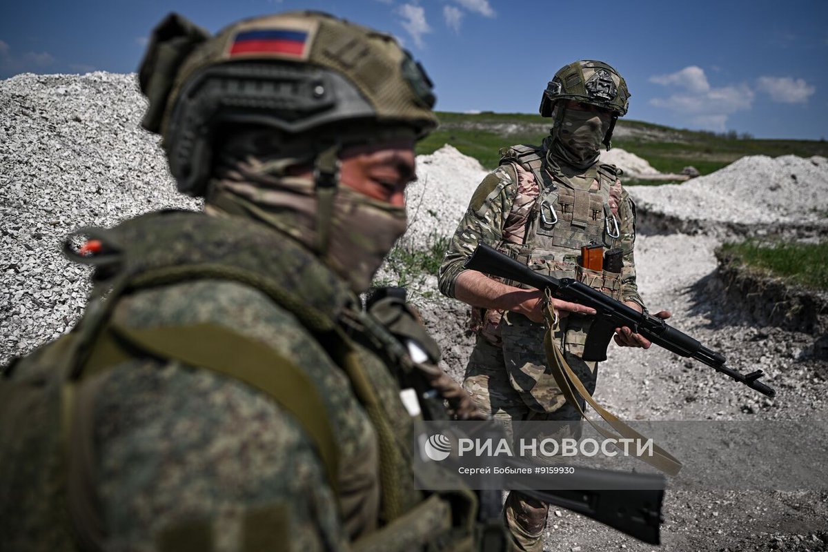TheGreyPatriot_'s tweet photo. 🇷🇺 Today's training of troops from 31st Motorized Rifle Regiment of 67th Motorized Rifle Division in 25th Combined Arms Army within Group of Forces "Zapad".
Part 1 of 6
#Russia #Russian #Russians #Today #SVO #Military #Army #EMR #AK74 #RIA #Tactical #Training #Zapad #Trench https://t.co/Mbz6gEh296