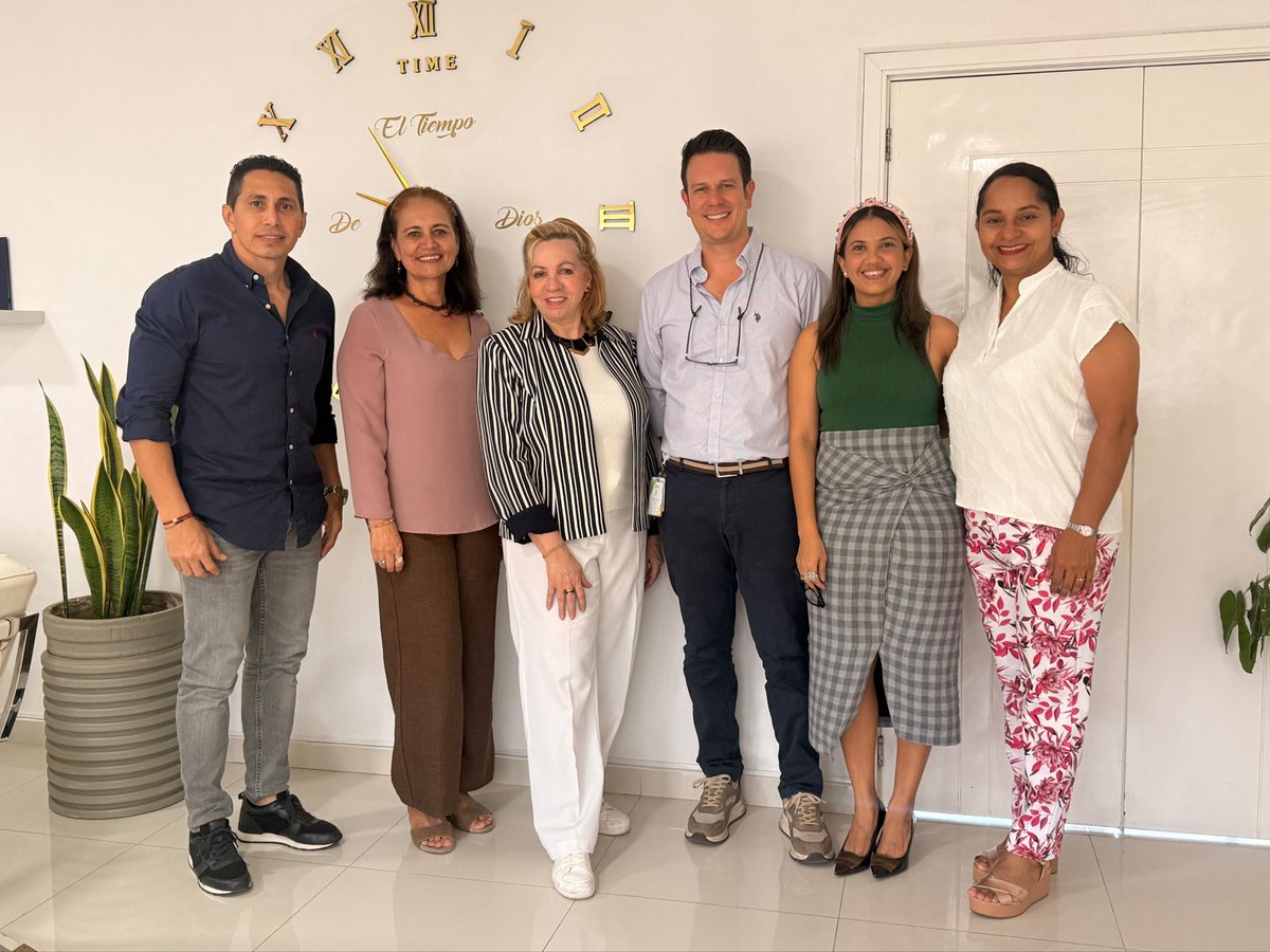 EgresadosUAC's tweet photo. Nuestro egresado Daniel Cabrales, gerente del hotel Zuana Beach Resort en Santa Marta, visitó la institución y compartió su trayectoria.🏨✨

Con su historia, motivó a los estudiantes de Administración Turísticas y Hoteleras a prepararse para los retos de esta industria.💪 https://t.co/Qy31Xn4rnF