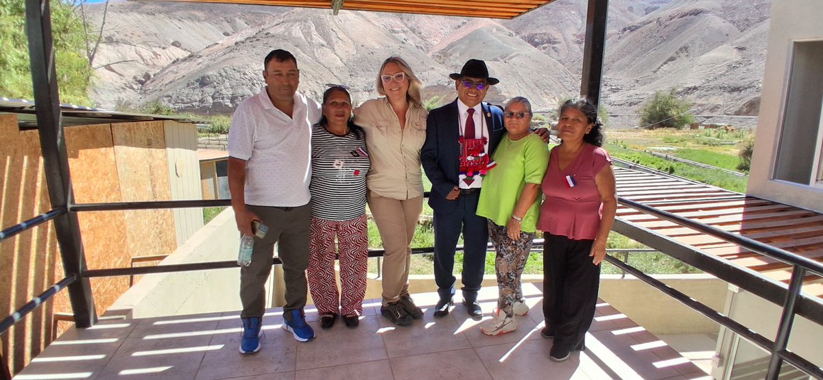 DPPTamarugal's tweet photo. La DPP #Tamarugal Karen Heyne, en inauguración de albergue comunitario en #Laonzana en #Huara, compartiendo con vecinos y asistentes en una jornada marcada por cercanía y el compromiso con el territorio.

#Tarapacá #Huara #Territorio #Conectividad #Comunidad #Chile #MOP #SERVIU https://t.co/TZSFWLefcP