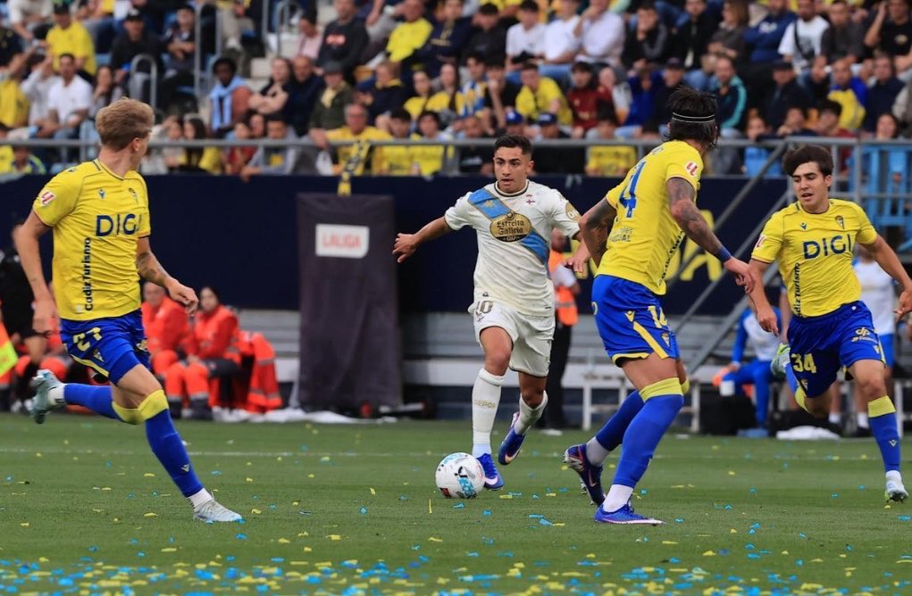 NUEVE PARTIDOS CONSECUTIVOS PERDIDOS como local, esta vez tras un recibimiento y un ambiente brutal. 5/54 puntos posibles, es un auténtico calvario este Cádiz CF. 

Al equipo claramente no le da para competir contra 19 de sus 21 rivales, debido a una planificación deportiva