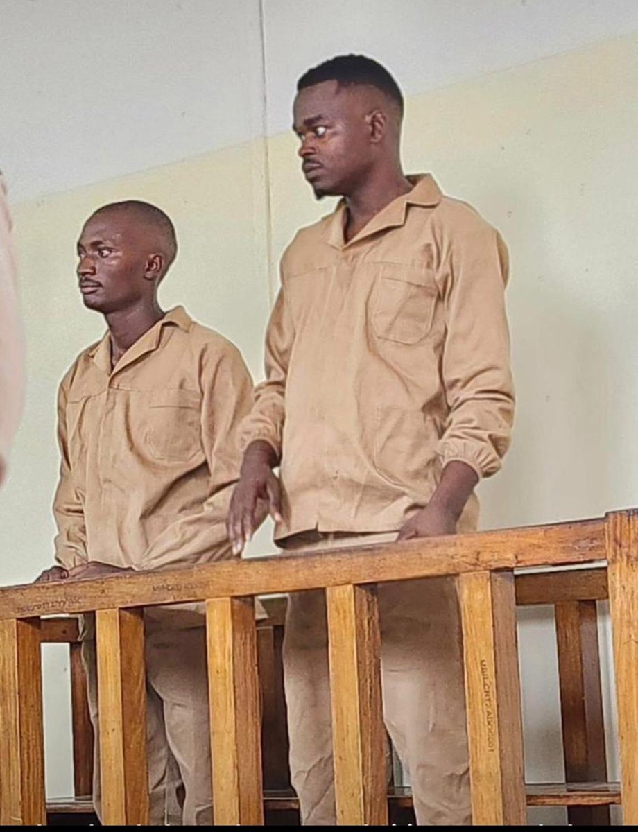 Promuraps's tweet photo. Again we find ourselves asking ourselves, Is this the Zimbabwe, our true Heroes died for.
Today, human rights are just a rhetoric. the government continues to criminalize students.
We the young people wont remain idle while brothers stay behind bars
#FreeSitima
#FreeMashasha https://t.co/agYkNhaY2x