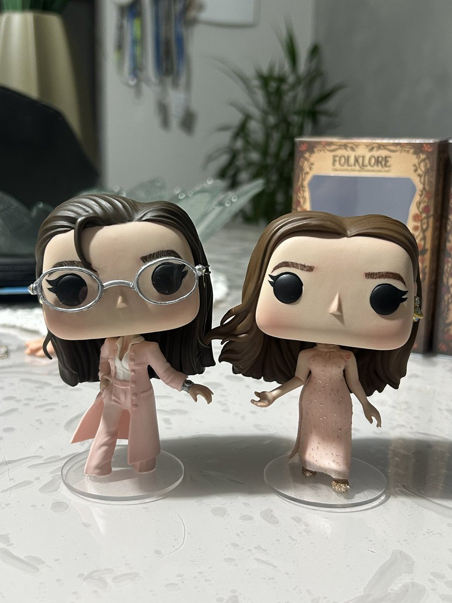 pordeusvitoria's tweet photo. VOCÊS NÃO ESTÃO ENTENDENDO O QUE EU TO SENTINDO. 

EU TO TÃO FELIZ, OLHA QUE PERFEIÇÃO. A DELICADEZA, O CUIDADO. EU TO APAIXONADA, OS FUNKOS MAIS LINDOS DA MINHA VIDA

Sem contar que a artista que faz os funko, é tão incrível e pega todos os detalhes 

O insta: 

https://t.co/fRI9CnQlIG

#englot #อิงล็อต