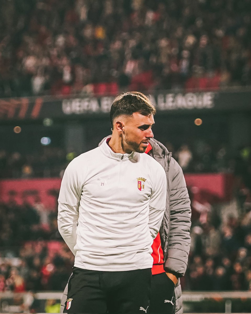 BALANÇO DE ÉPOCA: SC BRAGA

Uma época difícil de classificar. Há muito de histórico nela. E há muito que custa.

O Braga começou esta época com Carlos Vicens, treinador espanhol de 38 anos, antigo assistente de Pep Guardiola no Manchester City. Era o seu primeiro projeto como