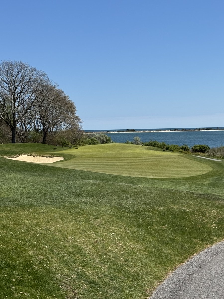 T13Rex's tweet photo. Farm neck on Martha’s Vineyard.  You know when you are playing a good golf course when you find out this is barrack obamas favourite course when he stays at his holiday home here ! https://t.co/uZb2GvTItn