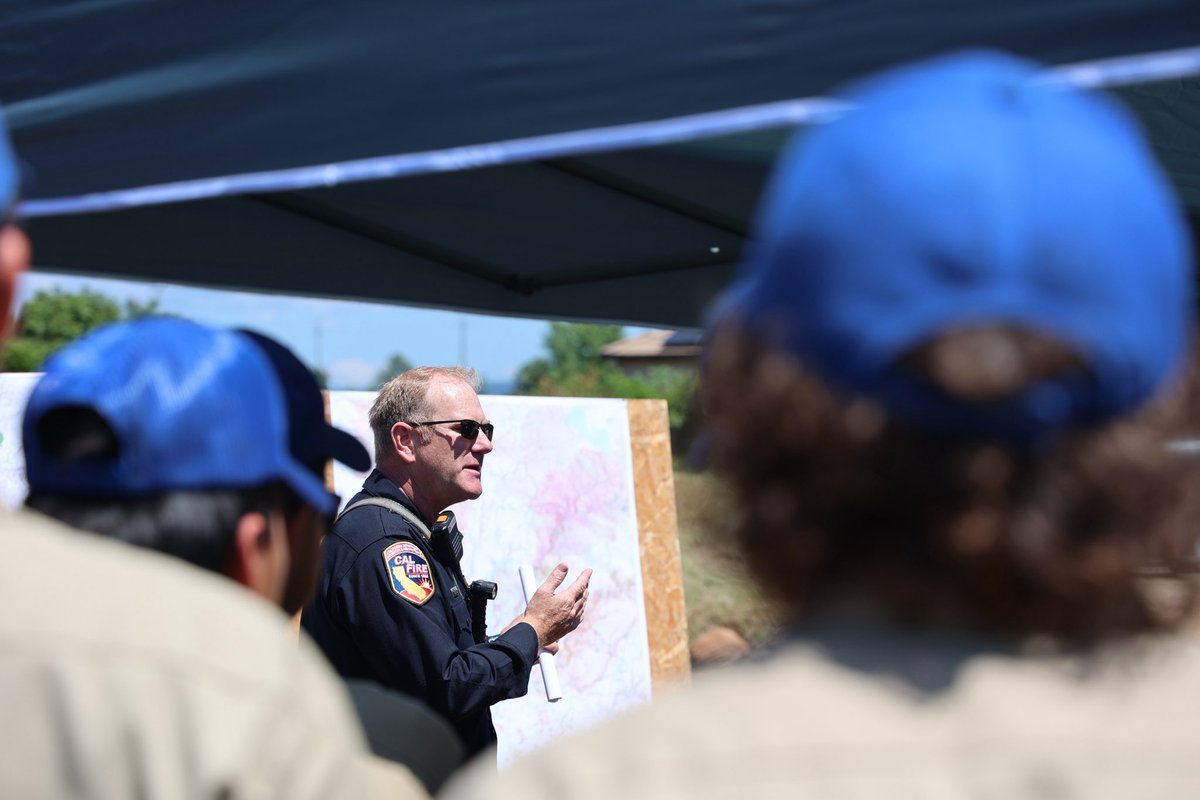 CALFIRE_PIO's tweet photo. Today wrapped up CAL FIRE #WildfirePreparednessWeek events. The event in Paradise included a walking tour of a fire-prepared home and a defensible space project protecting the community from wildfire. https://t.co/MZxKUZuOku