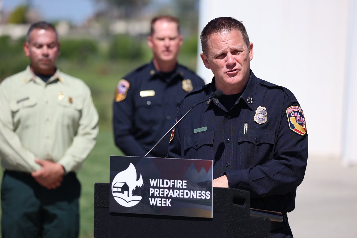 CALFIRE_PIO's tweet photo. Today wrapped up CAL FIRE #WildfirePreparednessWeek events. The event in Paradise included a walking tour of a fire-prepared home and a defensible space project protecting the community from wildfire. https://t.co/MZxKUZuOku