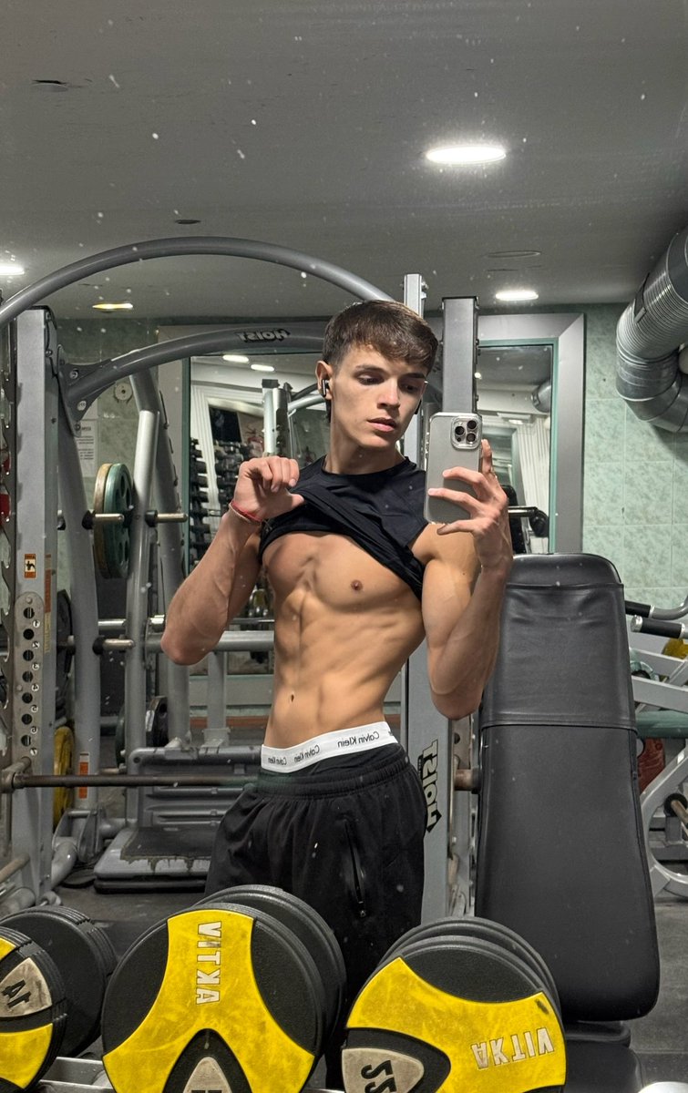 LeoBoy tweet media