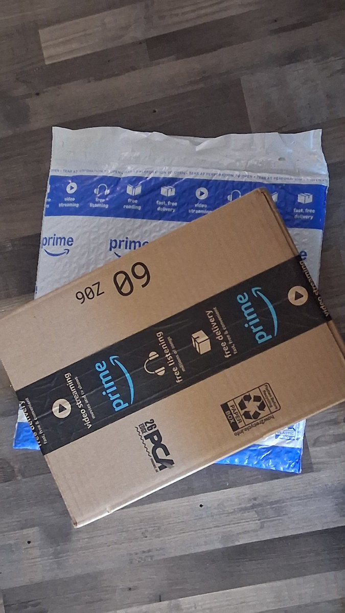 karen26567's tweet photo. #DesertDevotionals #FaithJourney #SitWithHim
#ChristianAuthor #GodsPresence #QuietTimeWithGod
#FaithOverFear #SpiritLed #HealingWithJesus
#TimeWithTheLord #ChristianBooks #DevotionalLife
The books have arrived however, grand reveal will not happen until Sunday.  Super excited! https://t.co/dtey8MSeI0