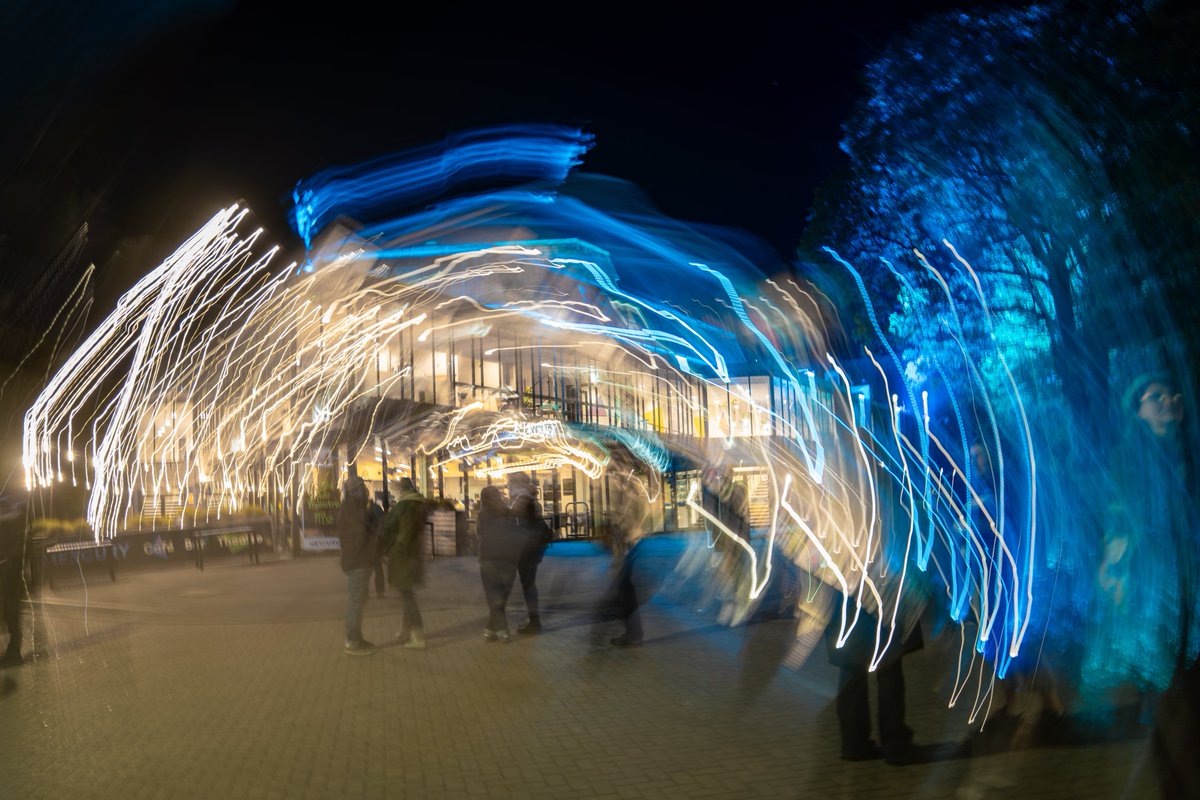 GridArt's tweet photo. @janeswalkcolch lovely evening looking for light through the lens in #colchestercity. https://t.co/cymXxDxbv8