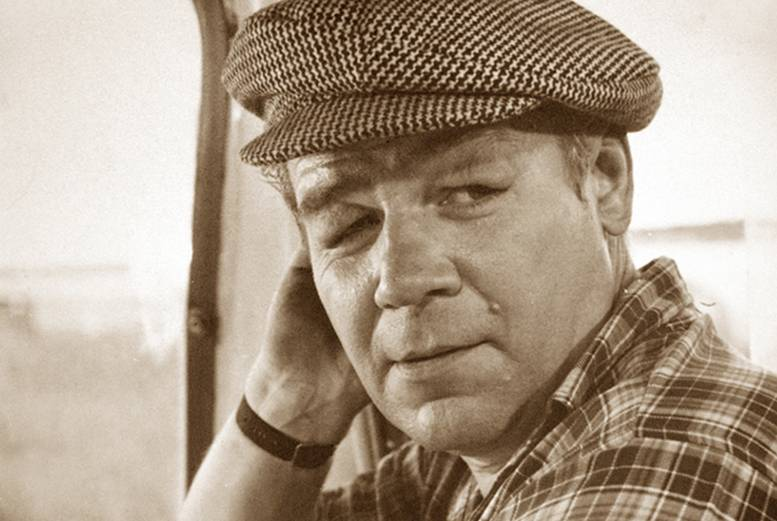 sovietcine's tweet photo. Stanislav Chekan, Soviet actor, Honored Artist of the RSFSR 1955, was born on this day in 1922.

He was best known for his roles in the films Post in the Mountains (1953), The Wrestler and the Clown (1957), and The Diamond Arm (1968).