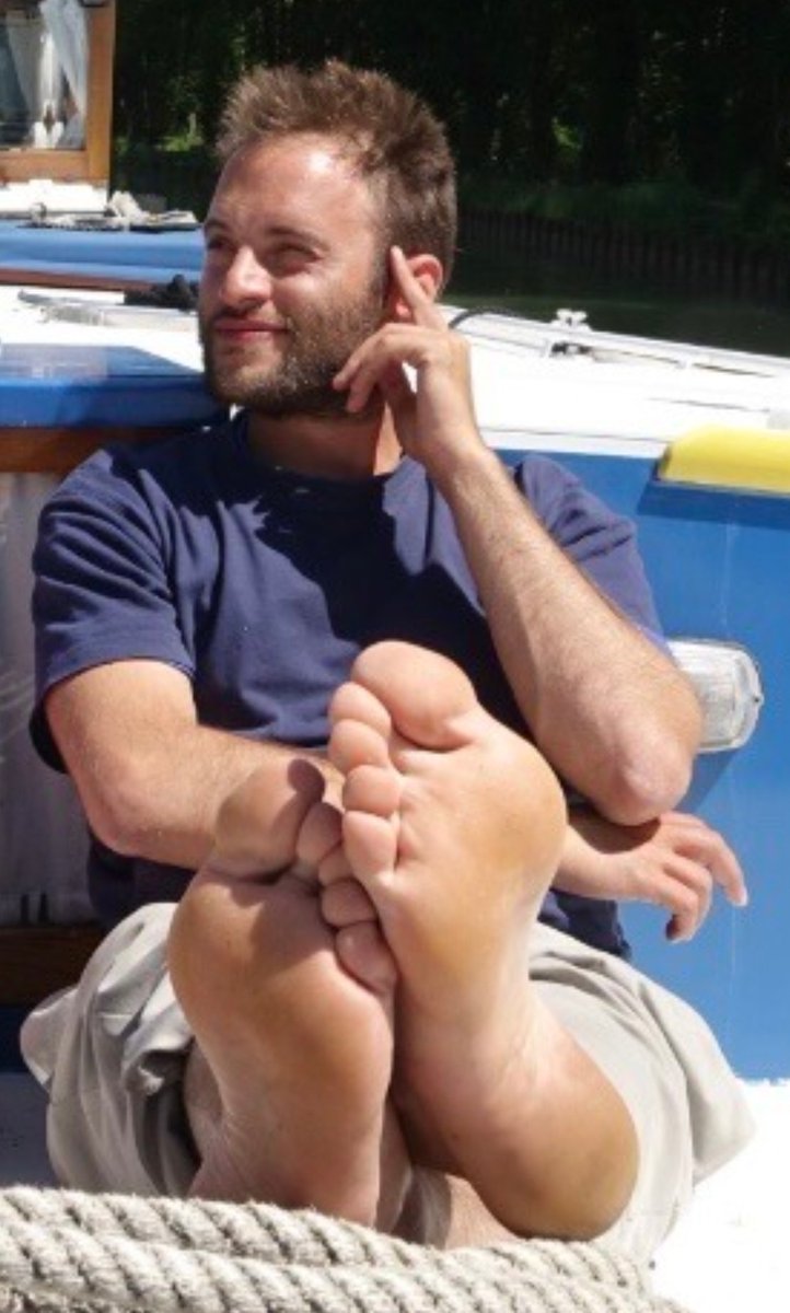MaleFeetSoxSneax tweet media