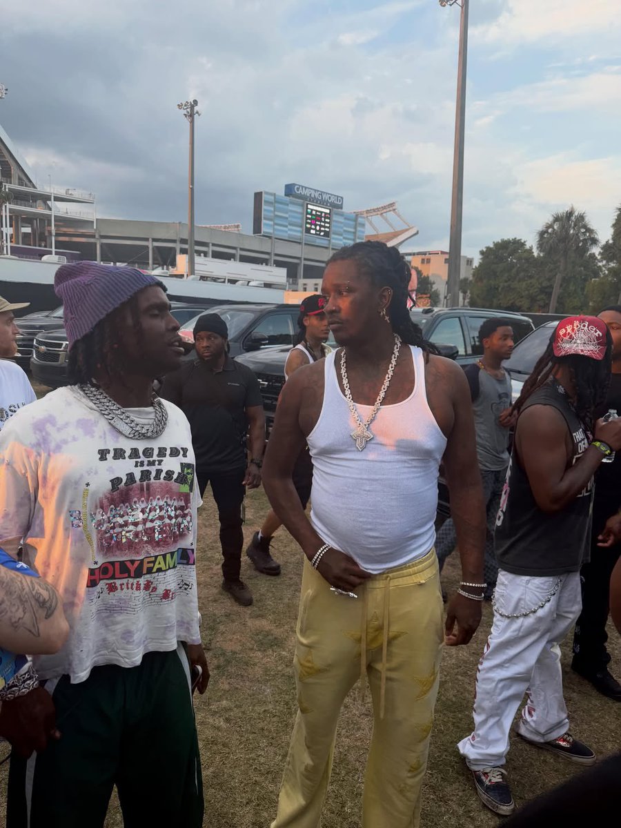 wavecheckers's tweet photo. Young Thug &amp; Chief Keef at Rolling Loud 🔥 https://t.co/mbG6xBr6YJ