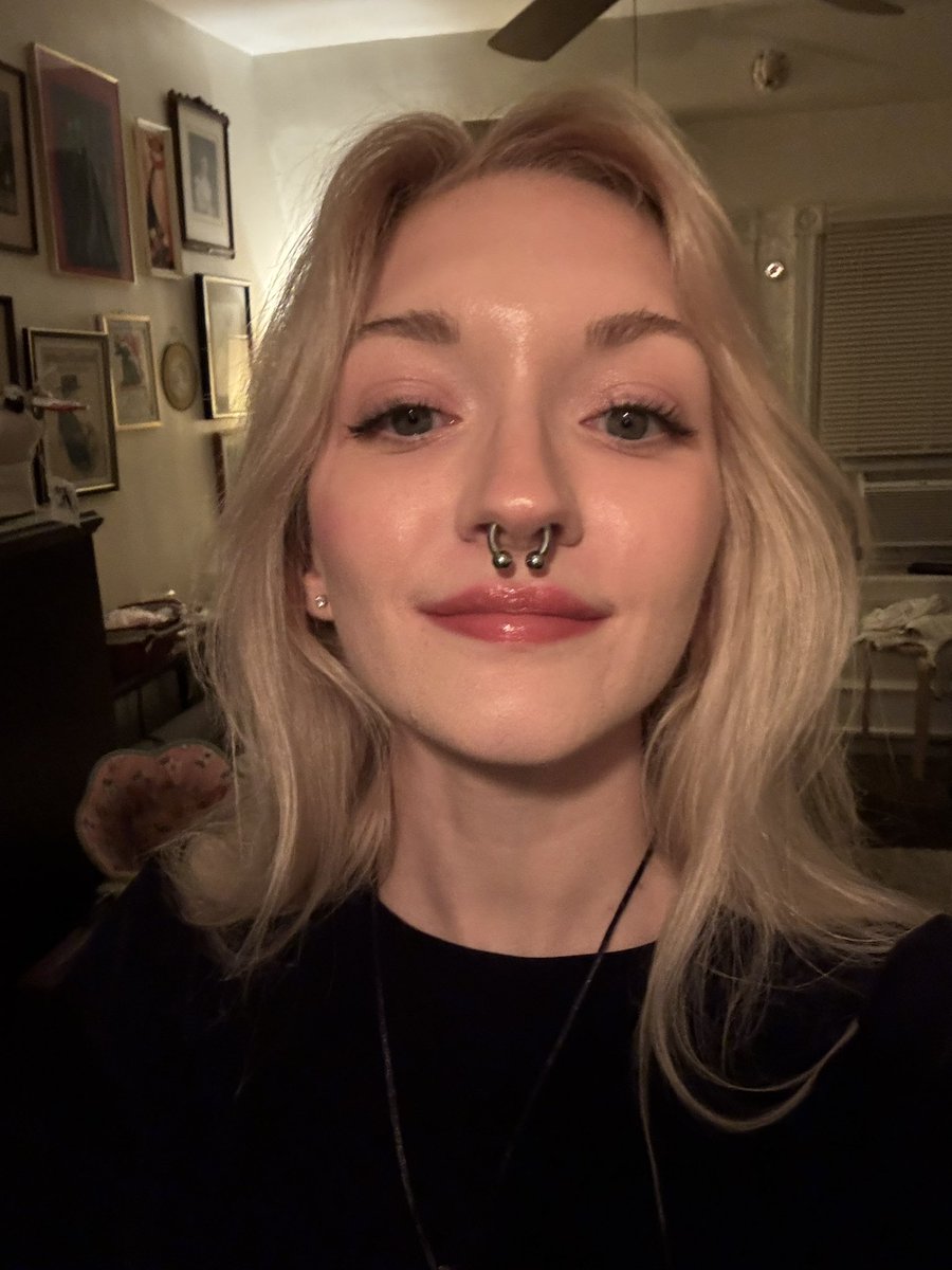 miss worm tweet media