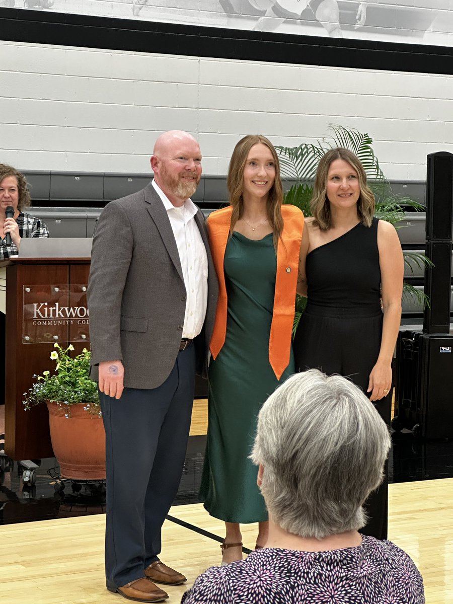 AdavidsonAaron's tweet photo. Super proud of @CDavidson_10 and @DavidsonTaytum on their Nurse Pinning @KirkwoodCC tonight. #Service https://t.co/bvB9u3FtTV