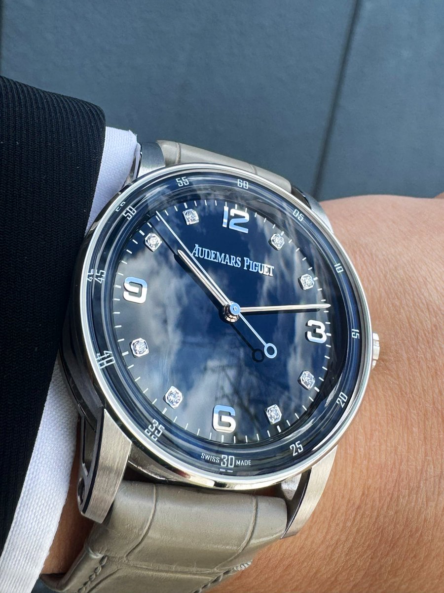 rechtwatch's tweet photo. オーデマピゲにはcode11.59がありますからね🍀漆黒のオニキス文字盤とホワイトゴールドインデックスに映る空🌤️ポイントダイヤ💎そして針とケースが全面ホワイトゴールド🌟日本限定50本の希少性✨なによりもスマートカジュアルは最高😊
#audemarspiguet #code1159 #royalpop #オーデマピゲ https://t.co/EtLxq9NR7L