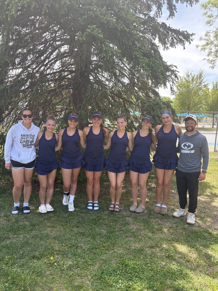 LNStennis's tweet photo. What a day (and season)! North Star Gator Nation earns 3rd and 4th as a team in the respective jv and reserve city championships today!! Way to compete! 🎾🤝🐊🧃🎾 #letsgonorth #graduation https://t.co/j3xhxhieM3