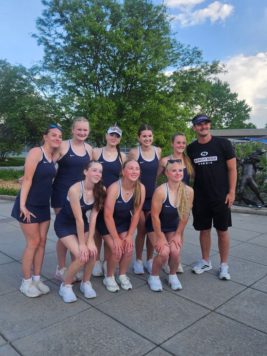 LNStennis's tweet photo. What a day (and season)! North Star Gator Nation earns 3rd and 4th as a team in the respective jv and reserve city championships today!! Way to compete! 🎾🤝🐊🧃🎾 #letsgonorth #graduation https://t.co/j3xhxhieM3