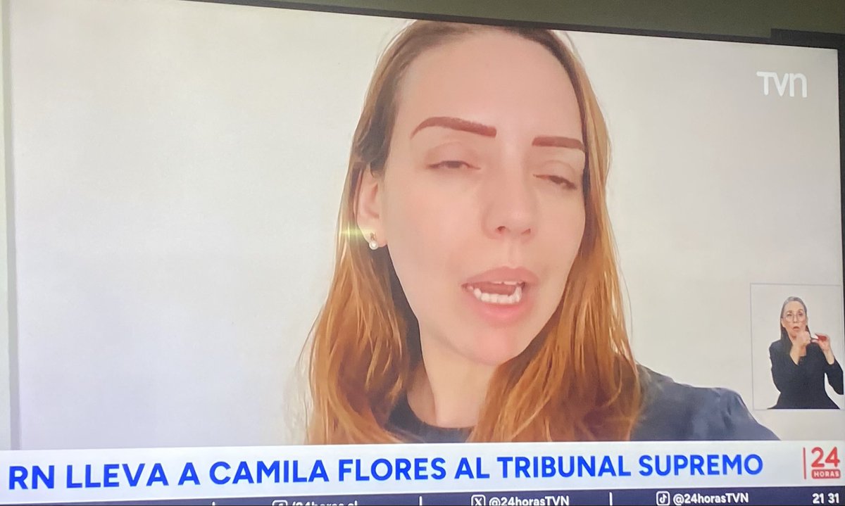 MauricioCastroF's tweet photo. @Cami_FloresO Prima otra vez están hablando de ti en la tele parece que estás hasta el Loly https://t.co/3lwkN2bPip