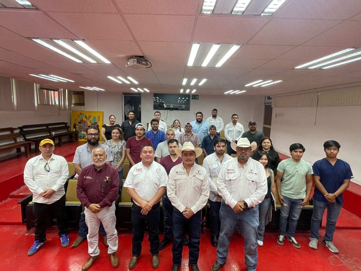 RuralTam_mx's tweet photo. El diplomado tendrá una duración de 14 semanas e incluye formación teórica y práctica sobre manejo de apiarios, nutrición apícola y obtención de productos de la colmena. Además, las y los participantes que concluyan el programa recibirán colmenas y equipo. https://t.co/DPj4TnIM1Q