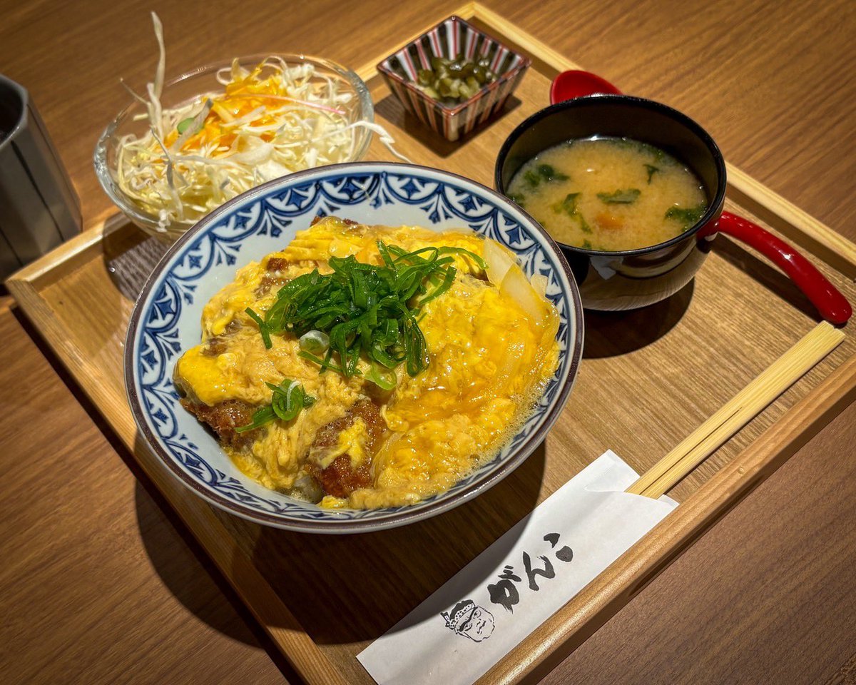 msfmtrac's tweet photo. とんかつがんこのヒレかつ丼 https://t.co/LLzvNtqWrP