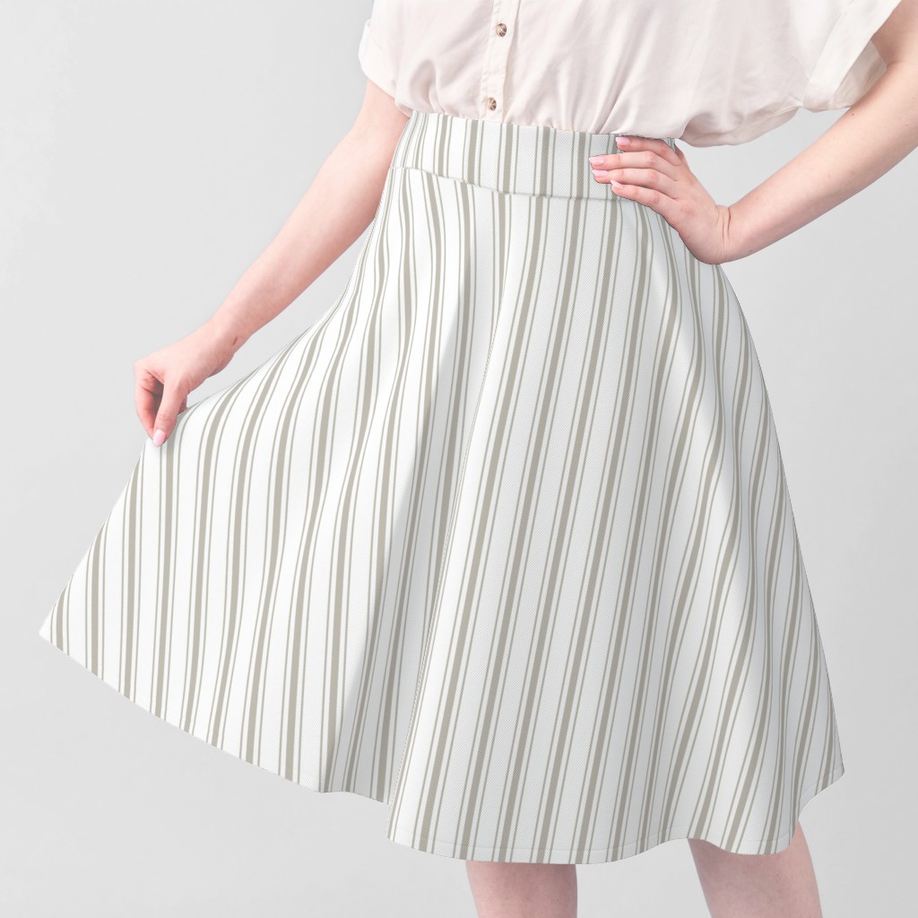 PaperandFrill's tweet photo. Small Beige on White French Provincial Mattress Ticking Fabric

Narrower stitched and woven straight vertical lines of one thin beige stripe either side of a wider stripe in beige on white are seen in French provin...

#sewingproject #fabricart #surfacepattern

🔗 Link in bio to shop!