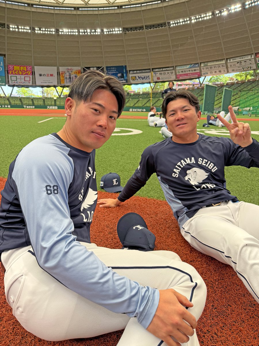 今日はナイター明けのデーゲーム、元気に練習スタートです！
 
#岸潤一郎 選手
#茶野篤政 選手
 
#seibulions #打破 #圧倒的至近距離 #おめかしシリーズ
