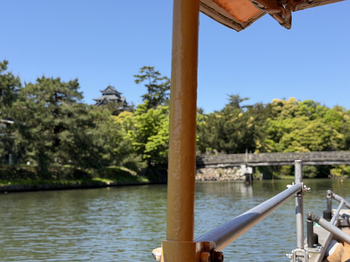 Octopusocellatu's tweet photo. #島根旅行
国宝松江城、なう
遊覧船に乗船してたンで一時間前にはいあたの https://t.co/zYnMezNYoW