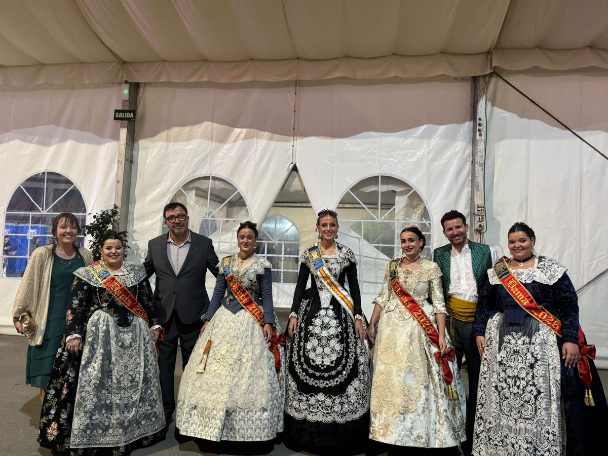 CompromisALMASS's tweet photo. Enhorabona a Martina, reina de les festes de 2026 i a Diana, Belén, Marta i Bea, la seua Cort d'Honor! Amb la seua presentació hem encetat el preludi de les festes de Santa Quitèria i d'un any que esperem que estiga ple d'experiències enriquidores! #Almassora #festes #2026 https://t.co/BwLK3HJwAL