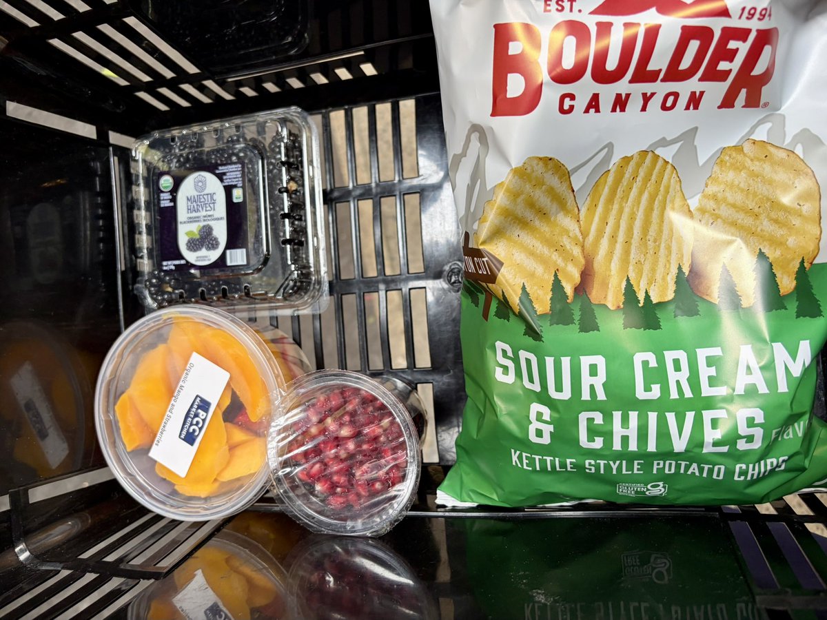 バスで移動、Trader Joe'sと生協でお買い物しました。 船内で知り合っ