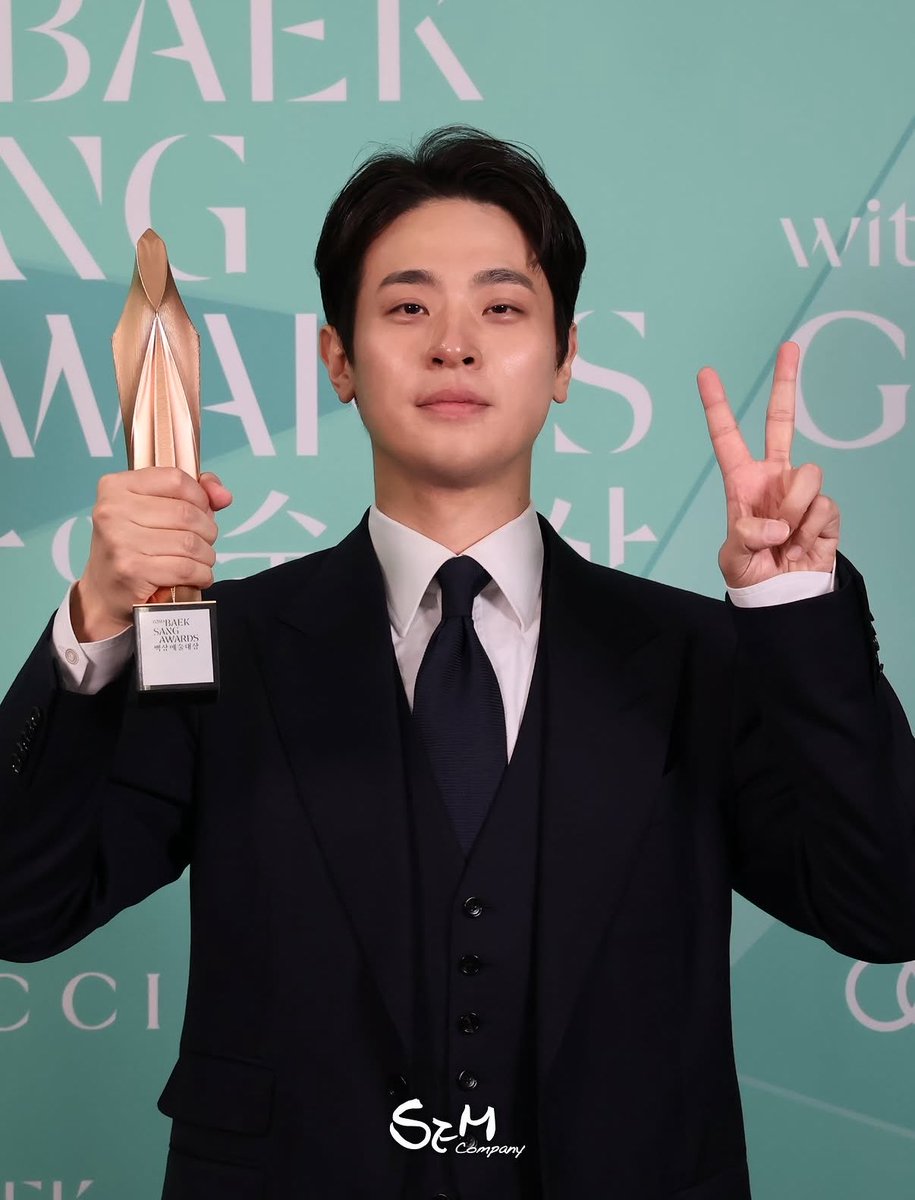 _seuI_'s tweet photo. 🏆🤍 https://t.co/612kLJeQI3