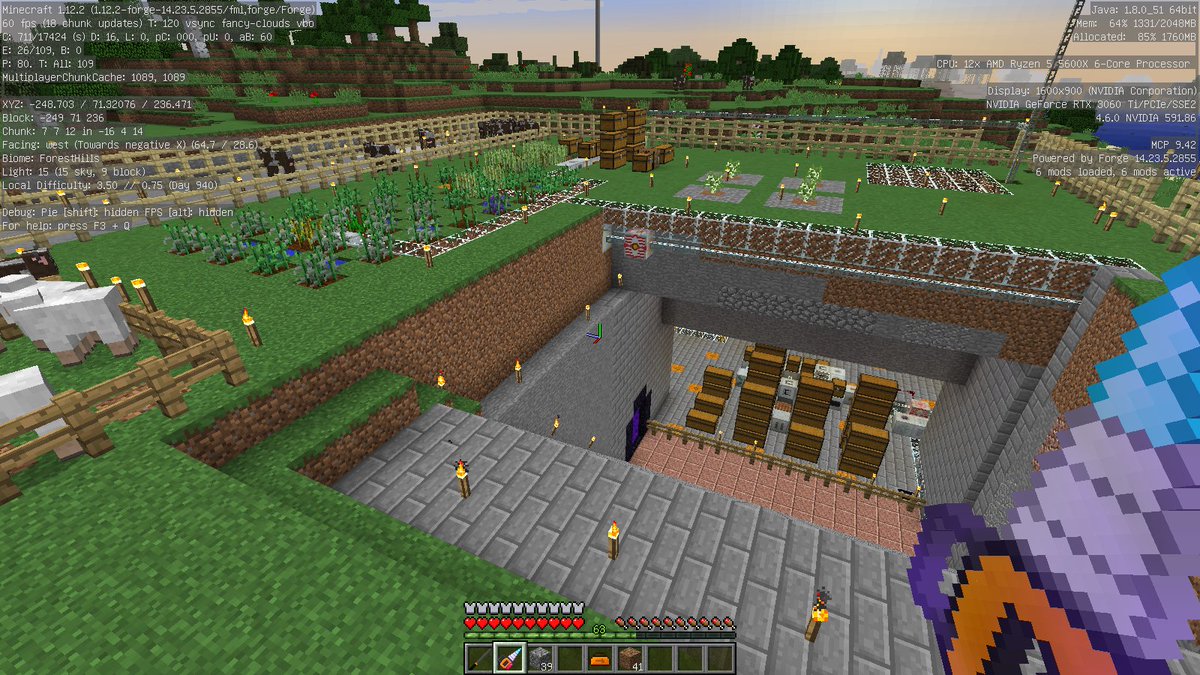 fgshun's tweet photo. IndustrialCraft2 experimental 。今年もまた、 Minecraft 1.4 時代に人気を博したが 1.7 のころに廃れた MOD である、 IC2ex の 1.12.2 版をやっている。何度もやるあたりオレにとっての好みなんだろう。でもなにが刺さっているんだろうね？ 古の構成すぎる。スティーブさんが平泳ぎをしない時代だ。 https://t.co/1Xn4ET9IZC