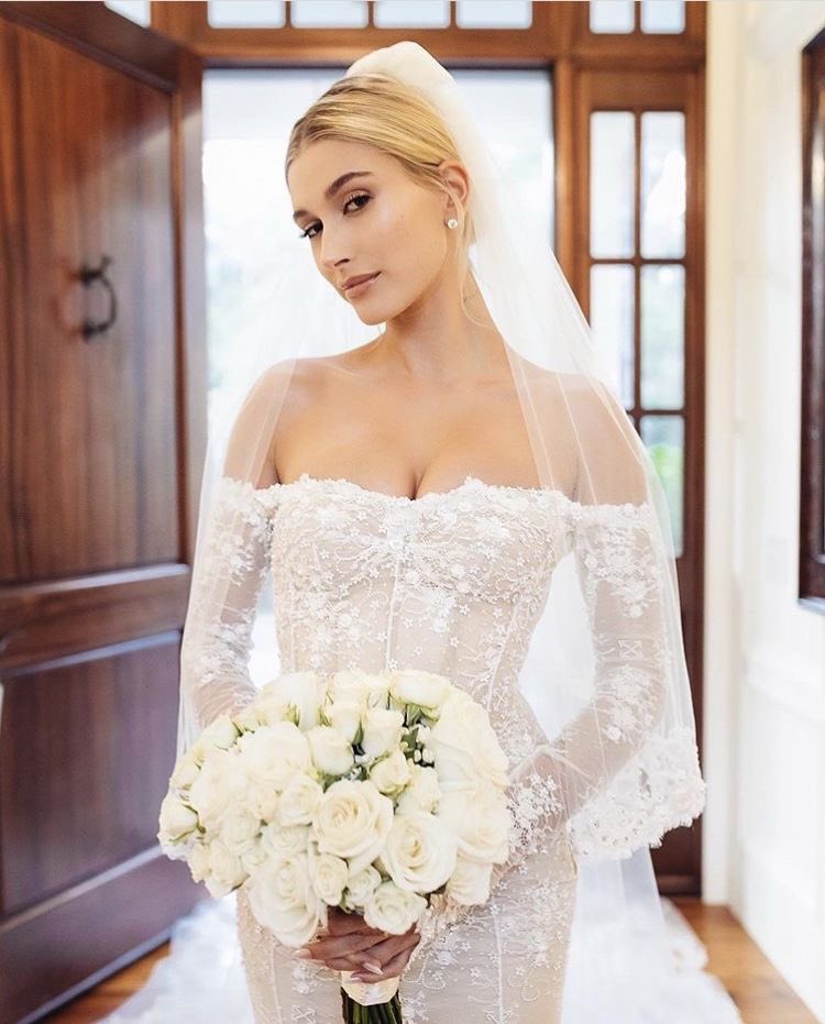 drewlegend_'s tweet photo. el vestido de novia más icónico de todos los tiempos https://t.co/9fDMAkVzXy