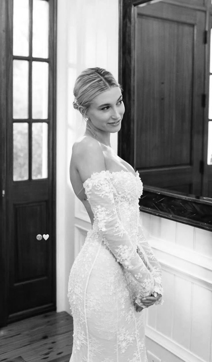 drewlegend_'s tweet photo. el vestido de novia más icónico de todos los tiempos https://t.co/9fDMAkVzXy