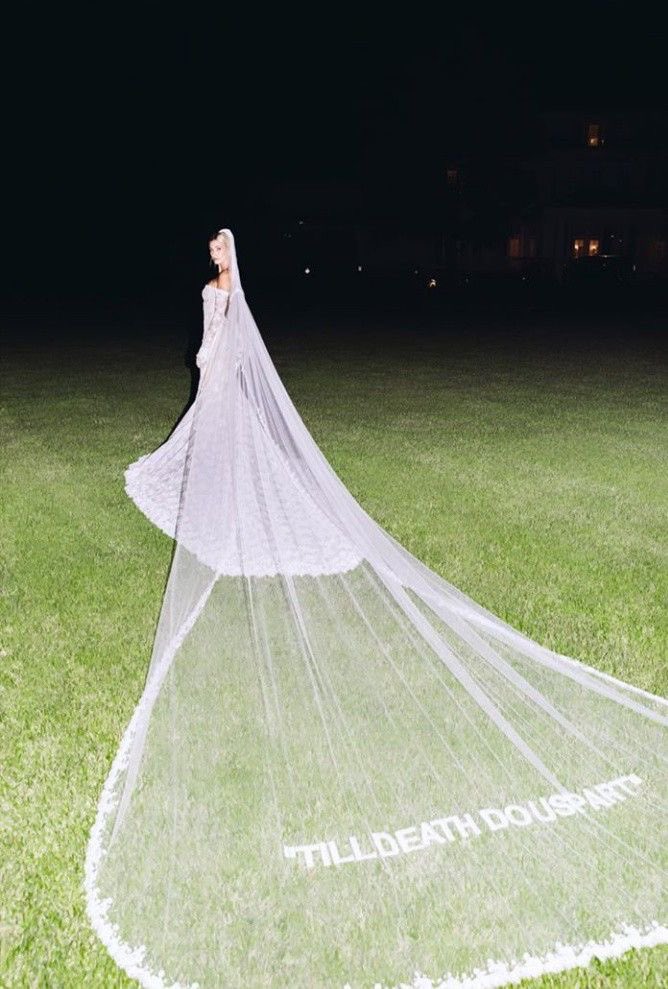 drewlegend_'s tweet photo. el vestido de novia más icónico de todos los tiempos https://t.co/9fDMAkVzXy