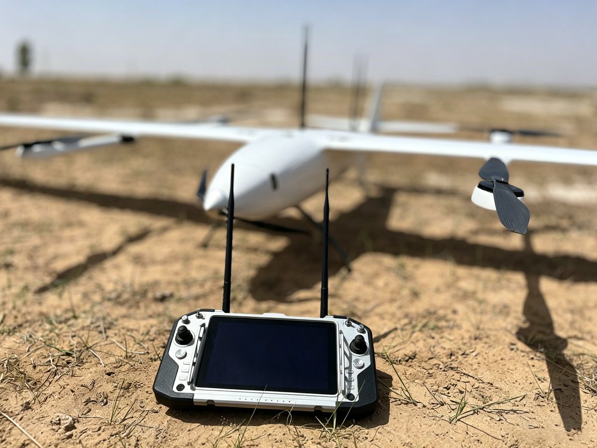theonerugged's tweet photo. Powering the future of drone control!
From emergency rescue to smart farming, Emdoor info's rugged tablets provide the most stable platform for Handheld Ground Control Stations.
Extreme environments? No problem.
#onerugged #RuggedTech #IndustrialAutomation #LowAltitudeEconomy https://t.co/f0cp7Uj2ET