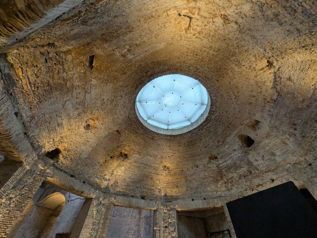 ラテン語さん tweet media