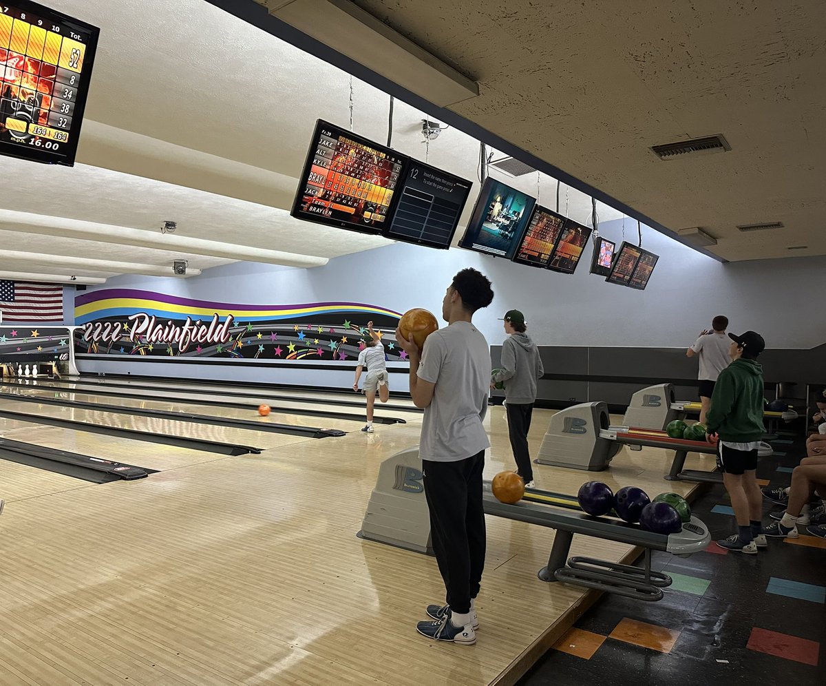 Ben_Sweedyk's tweet photo. Tonight we took our talents to the bowling alley. To sum it up, our strike percentage is higher on the mound than it was at the alley 🎳

Faith First. Family Forever. https://t.co/Xf5nvUzkdR