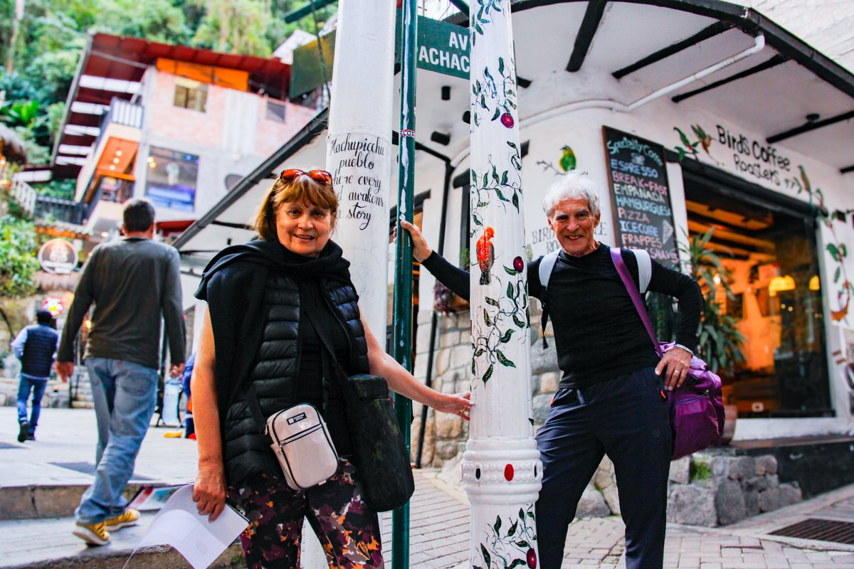 munimapi's tweet photo. ✨ De postes a verdaderas obras de arte 🎨
Machupicchu continúa embelleciendo sus calles con murales inspirados en nuestra flora y fauna 🦜

Gracias a British House y al talento de artistas de la Universidad del Arte Diego Quispe Tito, seguimos promoviendo nuestra identidad. https://t.co/SEXj9vfF8A