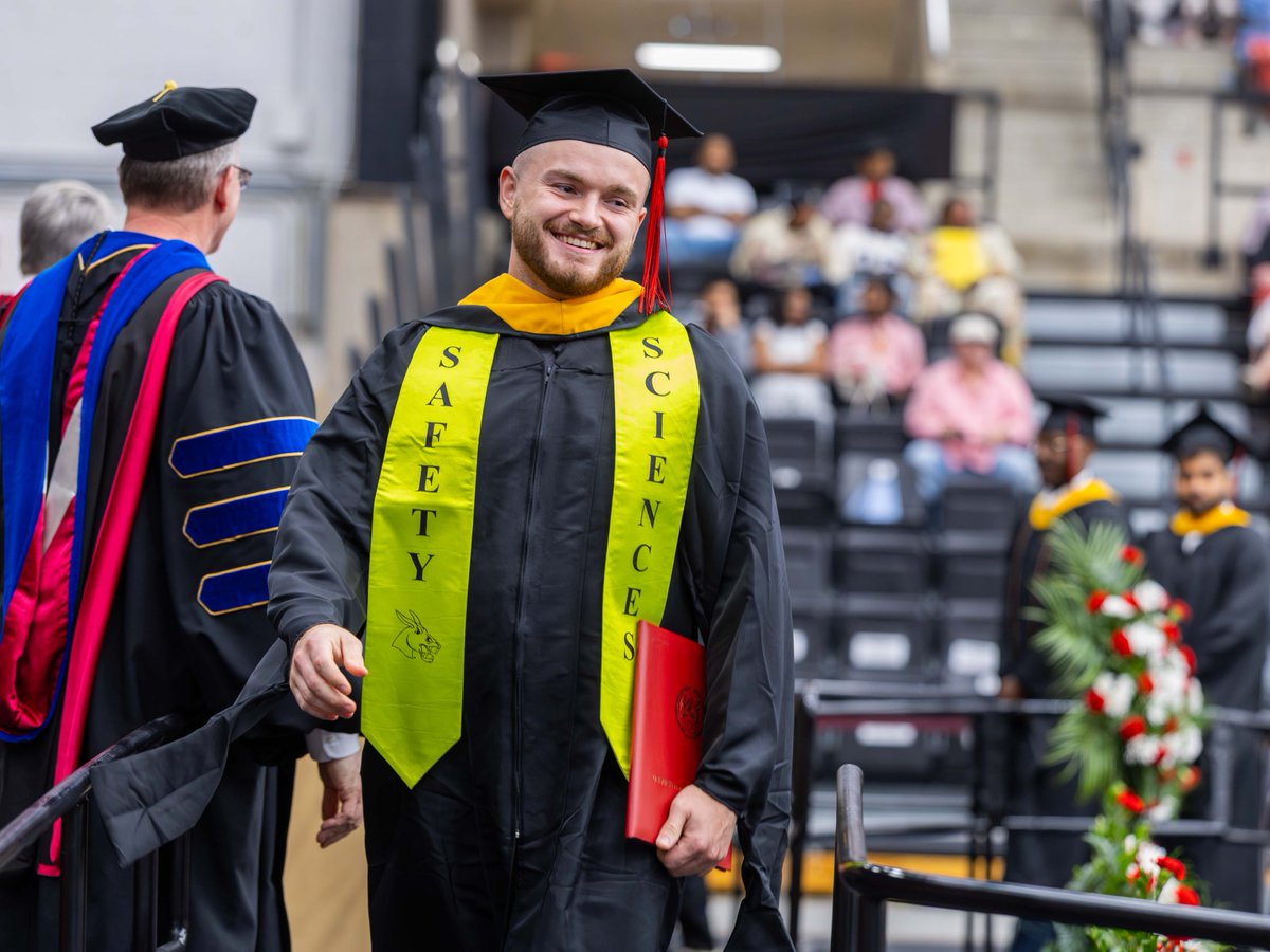 UCentralMO's tweet photo. A degree mastered. 🎓 

Congratulations, and welcome to #MuleNation! This wraps up our Friday ceremonies, and we can't wait to celebrate the rest of our graduates tomorrow! 

#UCM | #Classof2026 https://t.co/QtbsVpbNtF