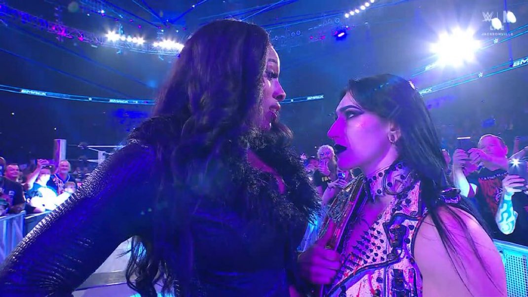 THIS RHEA AND LASH STAREDOWN??? GIVE ME THE FUCKING MATCH IMMEDIATELY
