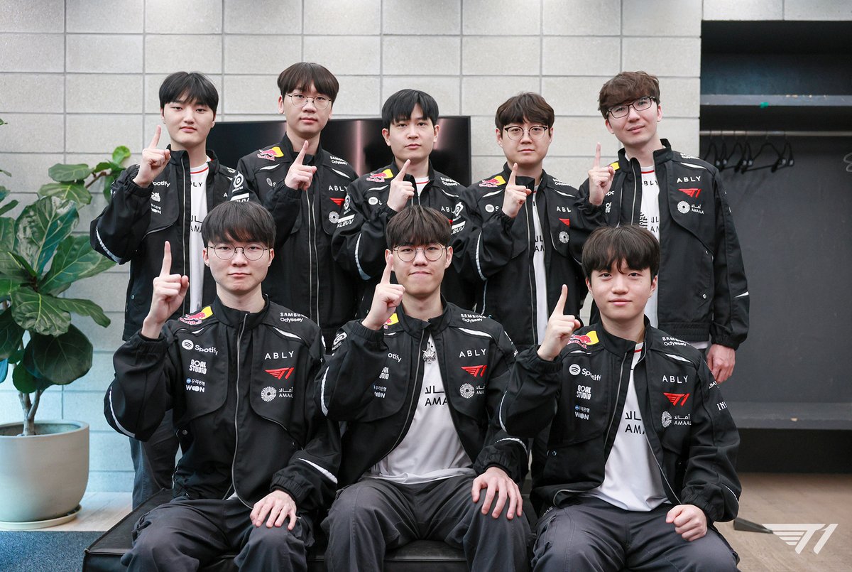 T1 LoL tweet media