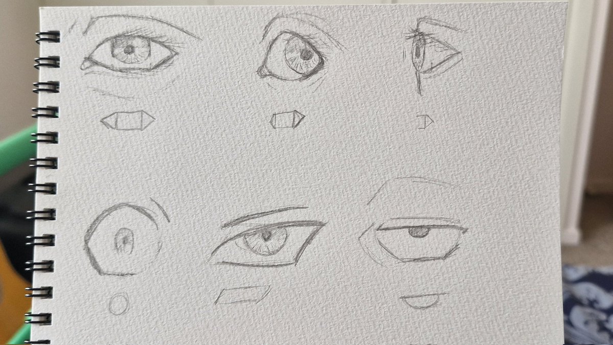 alcy0narian's tweet photo. Realised I haven't used this account in like forever so heres a few little sketches I've done
#artwork #furryart #iterator https://t.co/CCOHt3q0vX